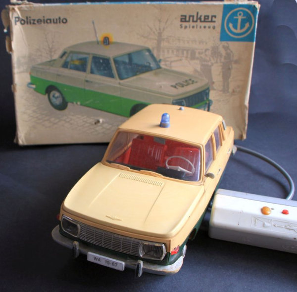 Anker Spielzeug Wartburg 353 Police 1965 Plasticmodel with remote control in original box (7654)